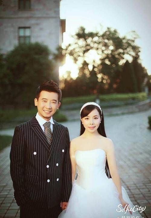 王二妮的结婚照片的相关图片